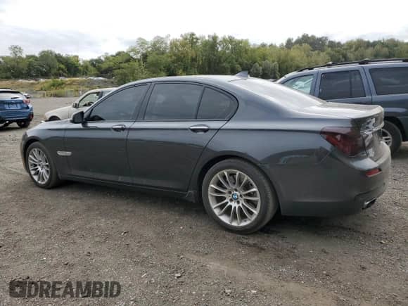 2015 BMW 7 Series 750i xDrive with VIN WBAYB6C59FG299220, listed as a Copart auction lot 81751525 with 162,075 mi miles and Clean title. Bid and sale history available at DreamBid. Image 2.
