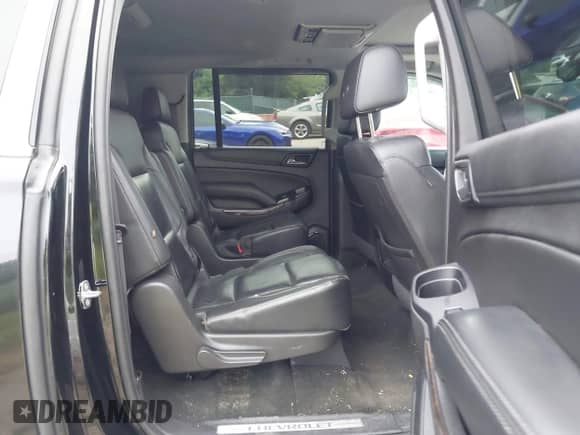 2017 Chevrolet Suburban LT z VIN 1GNSKHKC7HR183288, wystawiony jako IAAI lot #42998515 z przebiegiem 235 148 mil mil oraz . Historia ofert i sprzedaży dostępna na DreamBid. Obrazek 8.