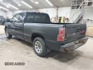 2005 Chevrolet Silverado 1500 Work Truck z VIN 1GCEC19X85Z343435, wystawiony jako IAAI lot #43442203 z przebiegiem 151 780 mil mil oraz . Historia ofert i sprzedaży dostępna na DreamBid. Obrazek 3.