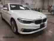 2019 BMW 5 Series 530e xDrive z VIN WBAJB1C51KB376190, wystawiony jako IAAI lot #41610326 z przebiegiem 22 089 mil mil oraz . Historia ofert i sprzedaży dostępna na DreamBid. Obrazek 6.