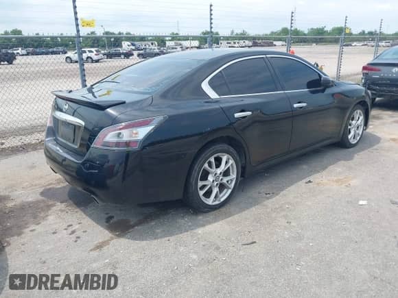 2012 Nissan Maxima SV z VIN 1N4AA5AP6CC803060, wystawiony jako IAAI lot #42335818 z przebiegiem 214 097 mil mil oraz . Historia ofert i sprzedaży dostępna na DreamBid. Obrazek 4.