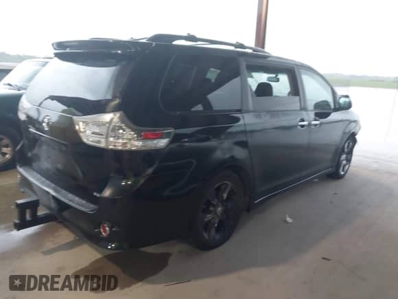 2014 Toyota Sienna SE with VIN 5TDXK3DC5ES456630, listed as a IAAI auction lot 42370657 with 164,633 mi miles and . Bid and sale history available at DreamBid. Image 4.