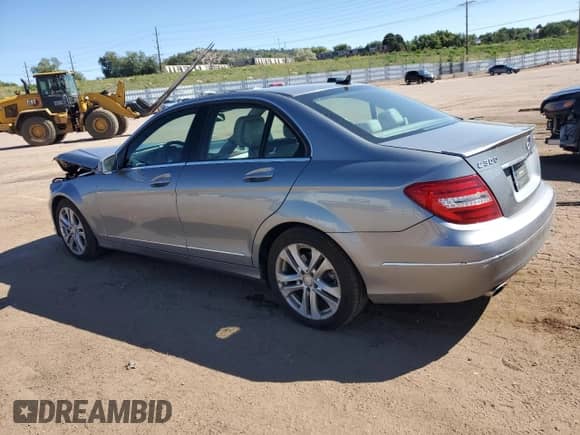 2013 Mercedes-Benz C 300 Sport с VIN WDDGF8AB2DG132238, выставлен на аукционе Copart как лот 80644225 с пробегом 94 025 миль миль и Списание • Salvage title. История ставок и продаж доступна на DreamBid. Изображение 2.