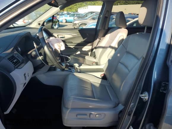 2016 Honda Pilot EX-L z VIN 5FNYF6H57GB075973, wystawiony jako Copart lot #84866565 z przebiegiem 119 969 mil mil oraz Szkoda całkowita • Salvage title. Historia ofert i sprzedaży dostępna na DreamBid. Obrazek 7.