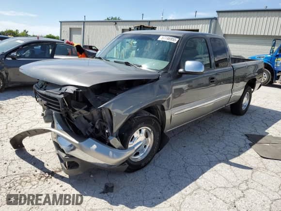 2000 GMC Sierra 1500 SLE with VIN 1GTEC19V3YZ352742, listed as a Copart auction lot 57746955 with 194,947 mi miles and Salvage title. Bid and sale history available at DreamBid. Image 1.
