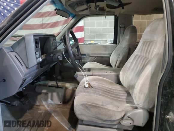 1993 Chevrolet Blazer с VIN 1GNEK18K0PJ334777, выставлен на аукционе Copart как лот 74383033 с пробегом 276 617 миль миль и Списание • Salvage title. История ставок и продаж доступна на DreamBid. Изображение 7.