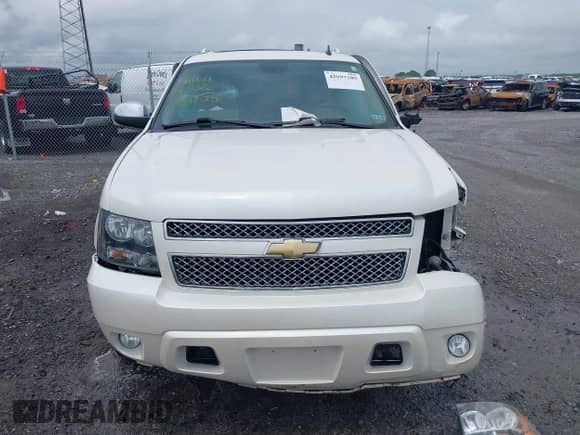 2010 Chevrolet Suburban LTZ z VIN 1GNUCKE07AR271316, wystawiony jako IAAI lot #42097289 z przebiegiem 109 626 mil mil oraz . Historia ofert i sprzedaży dostępna na DreamBid. Obrazek 13.