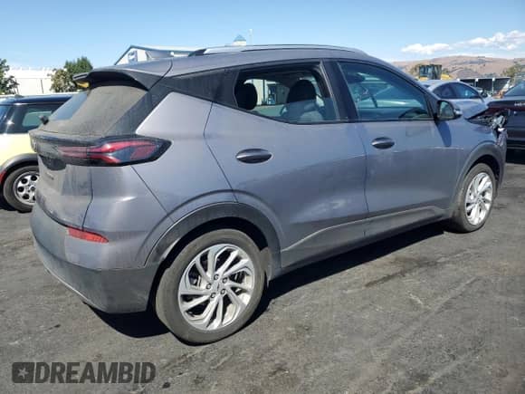 2023 Chevrolet Bolt EUV LT z VIN 1G1FY6S05P4181613, wystawiony jako Copart lot #84164375 z przebiegiem 24 664 mil mil oraz Szkoda całkowita • Salvage title. Historia ofert i sprzedaży dostępna na DreamBid. Obrazek 3.
