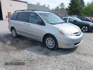 2010 Toyota Sienna XLE z VIN 5TDDK4CCXAS031831, wystawiony jako IAAI lot #42203641 z przebiegiem 168 384 mil mil oraz . Historia ofert i sprzedaży dostępna na DreamBid. Obrazek 1.