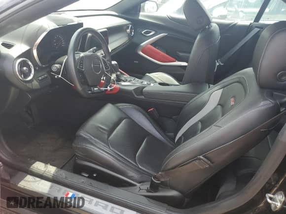 2018 Chevrolet Camaro 2SS с VIN 1G1FH3D7XJ0170422, выставлен на аукционе Copart как лот 59110915 с пробегом 24 906 миль миль и Списание • Salvage title. История ставок и продаж доступна на DreamBid. Изображение 7.