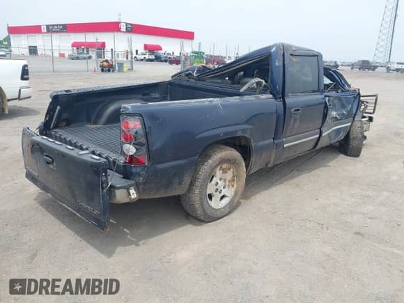 2005 Chevrolet Silverado 1500 LS z VIN 2GCEC13T351179171, wystawiony jako IAAI lot #42274016 z przebiegiem Nie podano mil oraz . Historia ofert i sprzedaży dostępna na DreamBid. Obrazek 4.