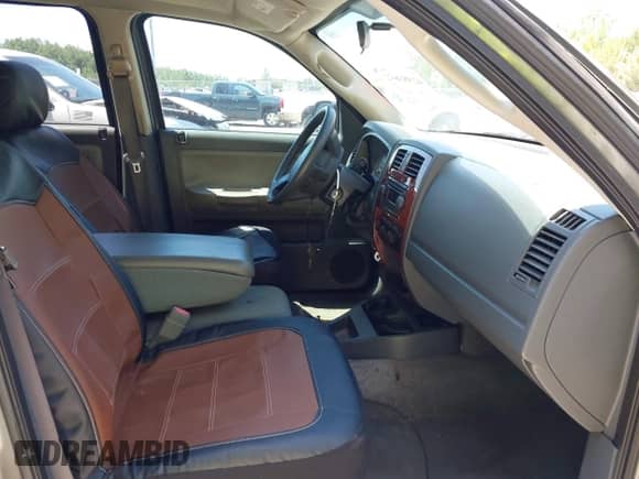 2005 Dodge Dakota SLT with VIN 1D7HE48N65S365506, listed as a IAAI auction lot 42588692 with 156,199 mi miles and . Bid and sale history available at DreamBid. Image 5.