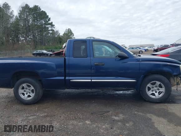 2005 Dodge Dakota with VIN 1D7HE52K05S157464, listed as a IAAI auction lot 41253448 with 325,703 mi miles and . Bid and sale history available at DreamBid. Image 13.