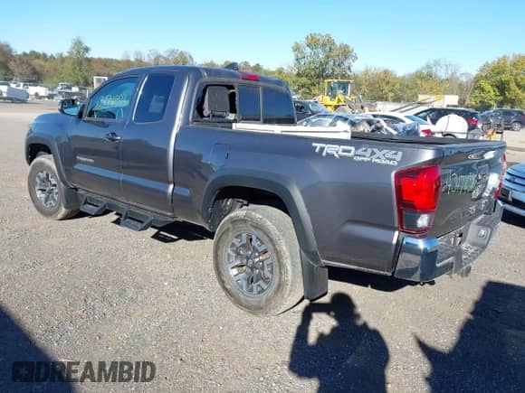 2018 Toyota Tacoma SR5 with VIN 5TFSZ5AN8JX150047, listed as a IAAI auction lot 43474593 with 38,427 mi miles and . Bid and sale history available at DreamBid. Image 3.