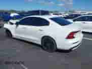 2024 Volvo S60 Plus Black Edition с VIN 7JRL12FHXRG300038, выставлен на аукционе IAAI как лот 43355713 с пробегом 18 435 миль миль и . История ставок и продаж доступна на DreamBid. Изображение 3.