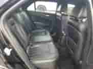2013 Chrysler 300 S z VIN 2C3CCABG6DH553164, wystawiony jako Copart lot #65322225 z przebiegiem 207 544 mil mil oraz Szkoda całkowita • Salvage title. Historia ofert i sprzedaży dostępna na DreamBid. Obrazek 10.