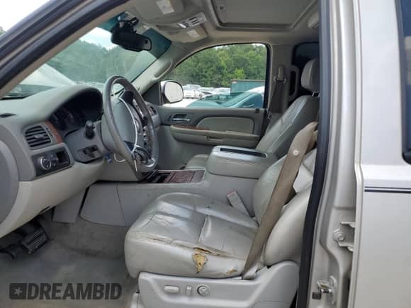 2008 Chevrolet Suburban LTZ with VIN 1GNFC16J38R129579, listed as a Copart auction lot 62200415 with 265,399 mi miles and Salvage title. Bid and sale history available at DreamBid. Image 7.