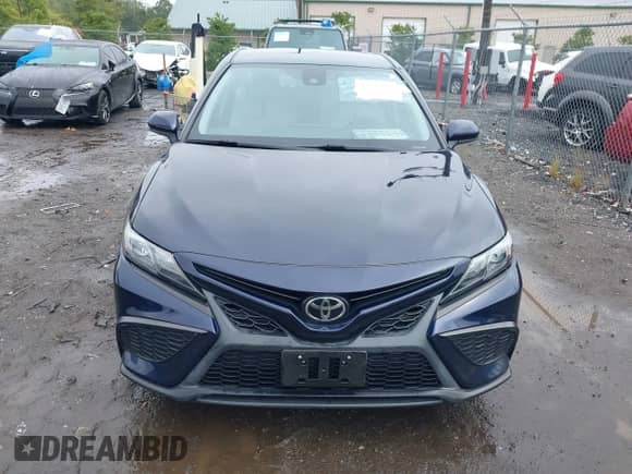 2021 Toyota Camry SE Nightshade z VIN 4T1G11AK8MU585082, wystawiony jako IAAI lot #43245347 z przebiegiem 88 301 mil mil oraz . Historia ofert i sprzedaży dostępna na DreamBid. Obrazek 13.