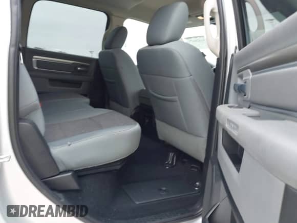 2017 Ram 1500 Big Horn z VIN 1C6RR6LT3HS500618, wystawiony jako IAAI lot #41424471 z przebiegiem 123 217 mil mil oraz . Historia ofert i sprzedaży dostępna na DreamBid. Obrazek 8.