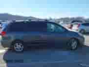 2006 Toyota Sienna XLE z VIN 5TDZA22C26S494603, wystawiony jako IAAI lot #41537455 z przebiegiem 247 197 mil mil oraz . Historia ofert i sprzedaży dostępna na DreamBid. Obrazek 13.