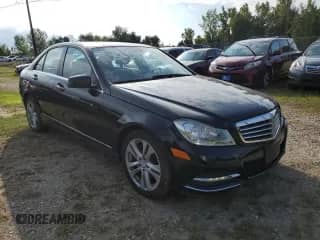 2013 Mercedes-Benz C 300 Sport z VIN WDDGF8AB7DR270412, wystawiony jako Copart lot #80955255 z przebiegiem 54 302 mil mil oraz Czysty tytuł • Clean title. Historia ofert i sprzedaży dostępna na DreamBid. Obrazek 1.