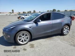 2023 Tesla Model Y with VIN 7SAYGDED3PF923556, listed as a Copart auction lot 70694215 with 27,558 mi miles and Salvage title. Bid and sale history available at DreamBid. Image 1.