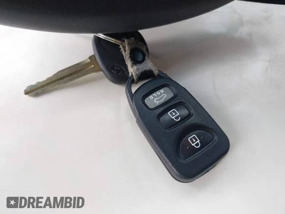 2013 Hyundai Elantra GLS z VIN KMHDH4AE6DU779474, wystawiony jako IAAI lot #42569044 z przebiegiem 95 106 mil mil oraz . Historia ofert i sprzedaży dostępna na DreamBid. Obrazek 11.