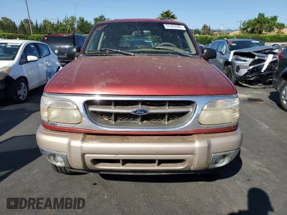 2001 Ford Explorer with VIN 1FMDU64P21UB11722, listed as a Copart auction lot 57425525 with 116,938 mi miles and Salvage title. Bid and sale history available at DreamBid. Image 5.
