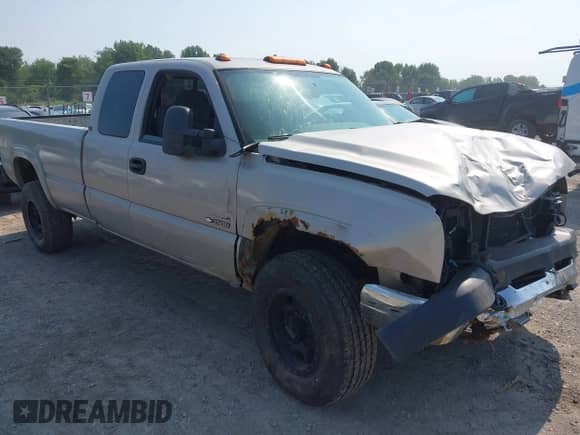 2006 Chevrolet Silverado 3500 SRW LT3 z VIN 1GCHK39D76E213060, wystawiony jako IAAI lot #42634549 z przebiegiem 314 875 mil mil oraz . Historia ofert i sprzedaży dostępna na DreamBid. Obrazek 1.