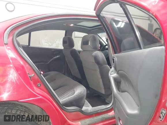 2000 Pontiac Grand Am GT z VIN 1G2NW52E4YM779647, wystawiony jako IAAI lot #42769292 z przebiegiem 200 419 mil mil oraz . Historia ofert i sprzedaży dostępna na DreamBid. Obrazek 8.
