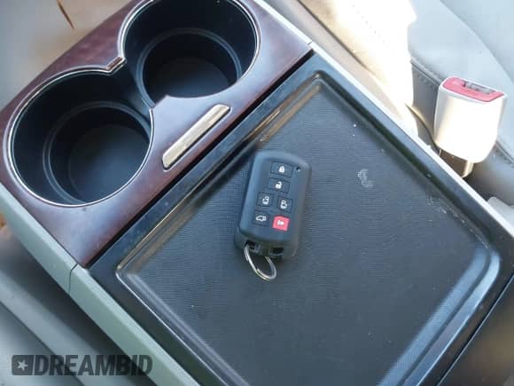 2013 Toyota Sienna XLE AAS с VIN 5TDYK3DC8DS303565, выставлен на аукционе IAAI как лот 43243035 с пробегом 87 230 миль миль и . История ставок и продаж доступна на DreamBid. Изображение 11.