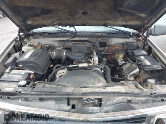 1998 Chevrolet Silverado 2500 с VIN 1GCGK29R0WE226301, выставлен на аукционе IAAI как лот 42151983 с пробегом 171 933 миль миль и . История ставок и продаж доступна на DreamBid. Изображение 10.