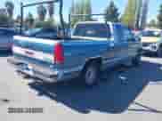 1991 GMC Sierra 1500 z VIN 2GTEC19K8M1514678, wystawiony jako IAAI lot #43387857 z przebiegiem 161 656 mil mil oraz . Historia ofert i sprzedaży dostępna na DreamBid. Obrazek 4.