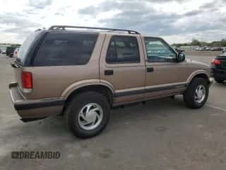 1996 Chevrolet Blazer с VIN 1GNDT13W0T2182796, выставлен на аукционе Copart как лот 72577554 с пробегом 133 565 миль миль и Списание • Salvage title. История ставок и продаж доступна на DreamBid. Изображение 3.