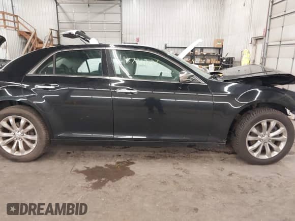 2018 Chrysler 300 Limited z VIN 2C3CCAKG5JH181716, wystawiony jako IAAI lot #42742226 z przebiegiem 188 662 mil mil oraz . Historia ofert i sprzedaży dostępna na DreamBid. Obrazek 14.