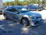 2023 Toyota Camry LE z VIN 4T1C11AK8PU757761, wystawiony jako IAAI lot #43340611 z przebiegiem 28 919 mil mil oraz . Historia ofert i sprzedaży dostępna na DreamBid. Obrazek 1.