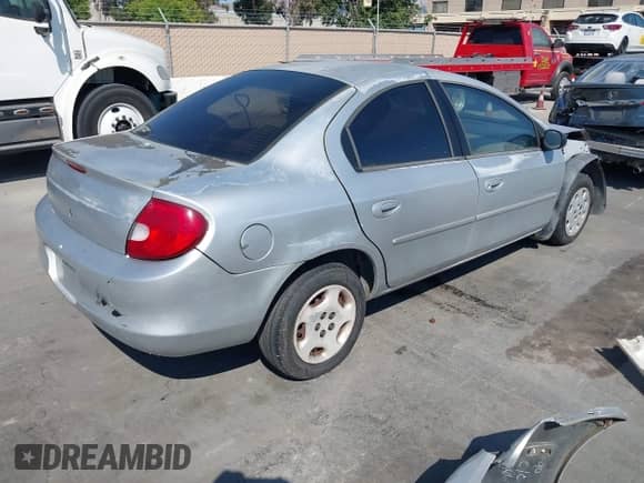 2000 Dodge Neon Highline z VIN 1B3ES46C0YD644127, wystawiony jako IAAI lot #42720745 z przebiegiem 221 914 mil mil oraz . Historia ofert i sprzedaży dostępna na DreamBid. Obrazek 4.