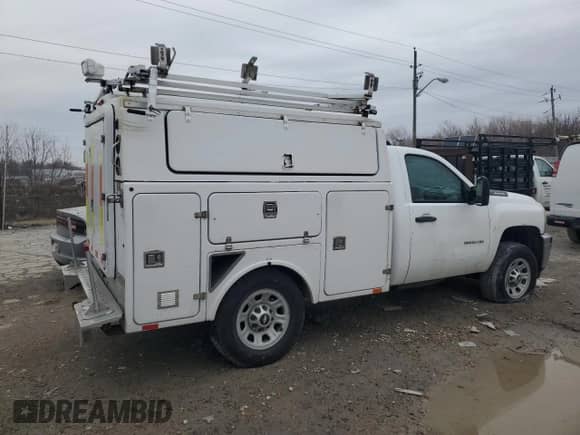 2012 Chevrolet Silverado 2500HD Work Truck z VIN 1GB0CVCG2CF207539, wystawiony jako Copart lot #47249085 z przebiegiem 125 552 mil mil oraz Czysty tytuł • Clean title. Historia ofert i sprzedaży dostępna na DreamBid. Obrazek 3.