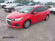 2019 Chevrolet Cruze z VIN 1G1BJ5SM6K7102909, wystawiony jako IAAI lot #41893967 z przebiegiem 53 633 mil mil oraz . Historia ofert i sprzedaży dostępna na DreamBid. Obrazek 2.