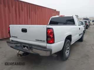 2005 Chevrolet Silverado 1500 z VIN 1GCEC14X95Z233467, wystawiony jako IAAI lot #43295187 z przebiegiem 169 076 mil mil oraz . Historia ofert i sprzedaży dostępna na DreamBid. Obrazek 4.