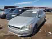 2014 Volvo S60 T5 с VIN YV1612FS2E1284271, выставлен на аукционе IAAI как лот 41634172 с пробегом 137 924 миль миль и . История ставок и продаж доступна на DreamBid. Изображение 2.