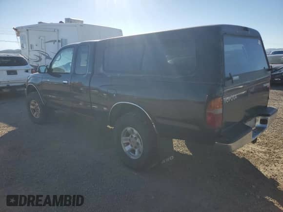 2000 Toyota Tacoma z VIN 4TAWM72NXYZ652630, wystawiony jako Copart lot #87301135 z przebiegiem 197 826 mil mil oraz Czysty tytuł • Clean title. Historia ofert i sprzedaży dostępna na DreamBid. Obrazek 2.