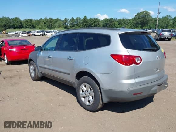2012 Chevrolet Traverse LS z VIN 1GNKVFED1CJ259997, wystawiony jako IAAI lot #42922855 z przebiegiem 53 275 mil mil oraz . Historia ofert i sprzedaży dostępna na DreamBid. Obrazek 3.