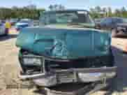 1998 GMC Sierra 1500 z VIN 1GTEC19W4WE521888, wystawiony jako Copart lot #53161505 z przebiegiem 985 004 mil mil oraz Szkoda całkowita • Salvage title. Historia ofert i sprzedaży dostępna na DreamBid. Obrazek 5.