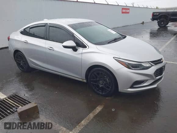 2018 Chevrolet Cruze Premier с VIN 1G1BF5SM2J7193015, выставлен на аукционе IAAI как лот 42244141 с пробегом 138 945 миль миль и . История ставок и продаж доступна на DreamBid. Изображение 1.