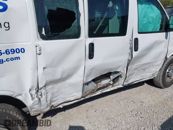 2017 Chevrolet Express Cargo с VIN 1GCWGAFF5H1137853, выставлен на аукционе IAAI как лот 43165672 с пробегом 184 577 миль миль и . История ставок и продаж доступна на DreamBid. Изображение 6.