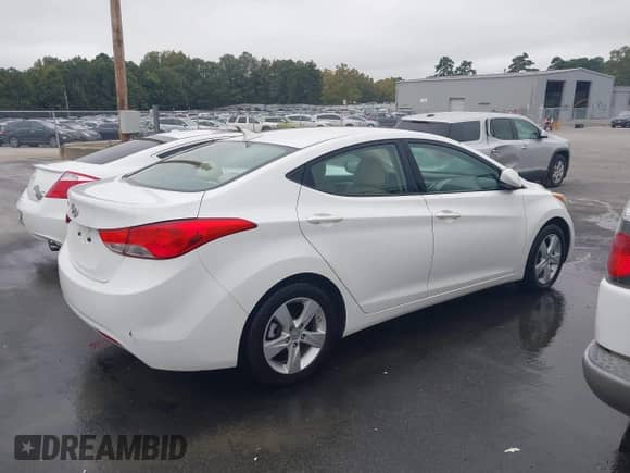 2011 Hyundai Elantra GLS z VIN 5NPDH4AE2BH050237, wystawiony jako IAAI lot #43379393 z przebiegiem 191 891 mil mil oraz . Historia ofert i sprzedaży dostępna na DreamBid. Obrazek 4.