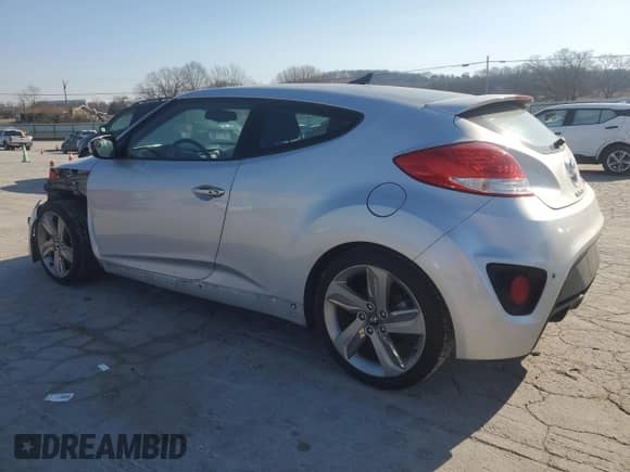 2015 Hyundai Veloster Turbo z VIN KMHTC6AE3FU235068, wystawiony jako Copart lot #48679565 z przebiegiem 147 304 mil mil oraz Czysty tytuł • Clean title. Historia ofert i sprzedaży dostępna na DreamBid. Obrazek 2.