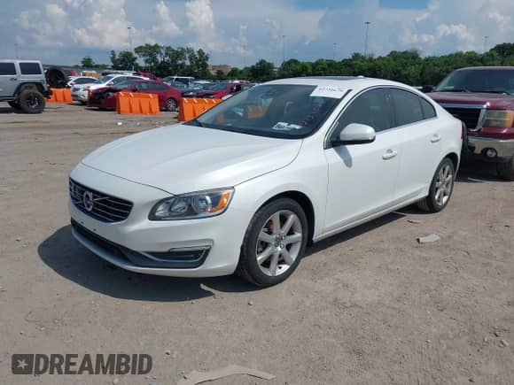 2016 Volvo S60 T5 Drive-E Premier z VIN YV126MFK3G2392567, wystawiony jako IAAI lot #42731679 z przebiegiem 91 321 mil mil oraz . Historia ofert i sprzedaży dostępna na DreamBid. Obrazek 2.