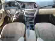 2015 Hyundai Sonata Sport с VIN 5NPE34AF6FH255738, выставлен на аукционе Copart как лот 71082155 с пробегом 93 668 миль миль и Списание • Salvage title. История ставок и продаж доступна на DreamBid. Изображение 8.